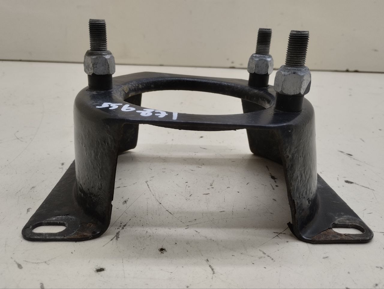 Кронштейн запасного колеса Chevrolet Niva 2009-2020