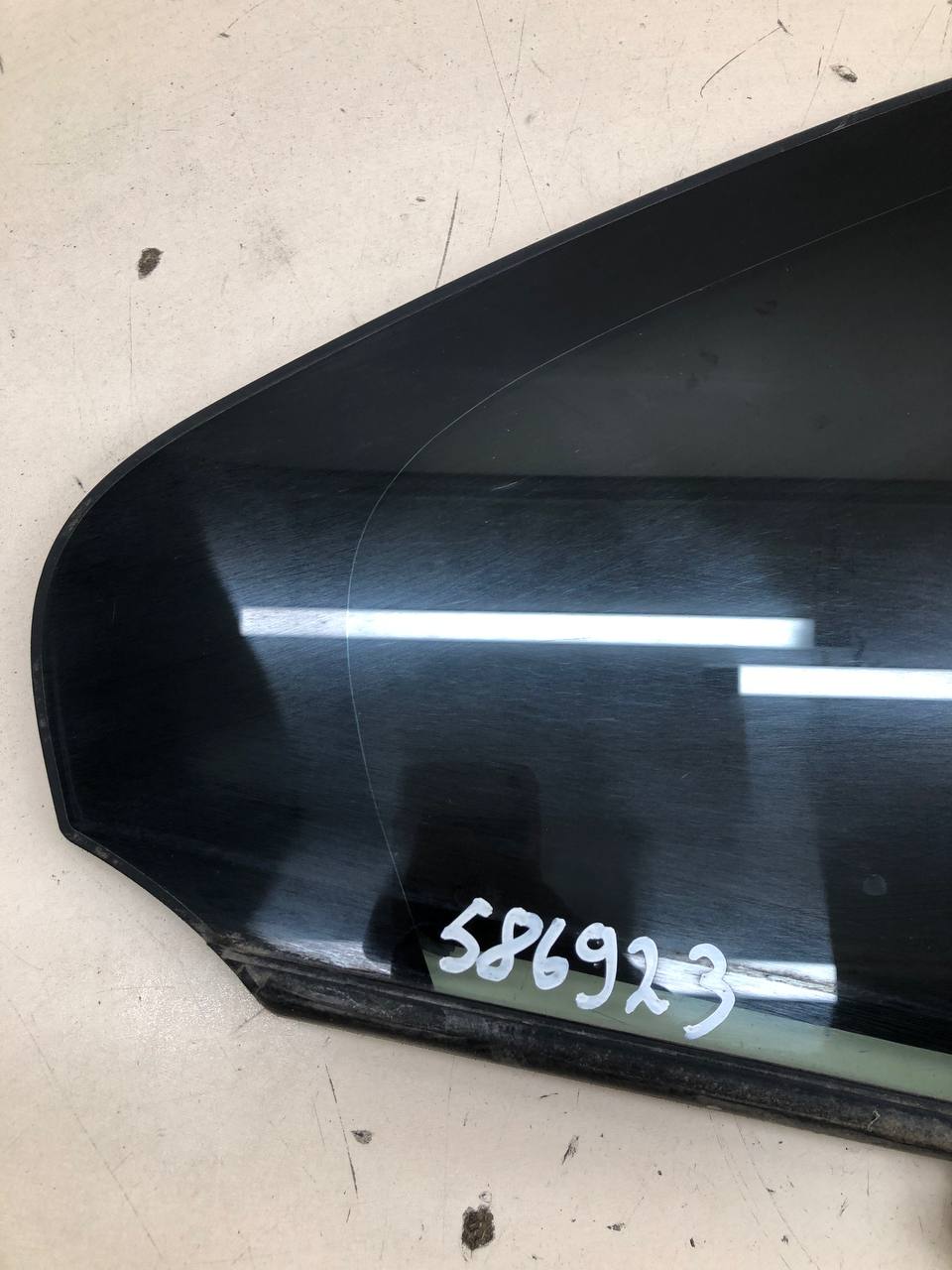 Стекло двери задней правой (форточка) Skoda Rapid 2012-2020