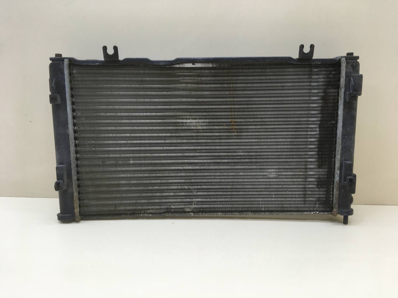 Радиатор охлаждения двигателя Lada Granta 2011>