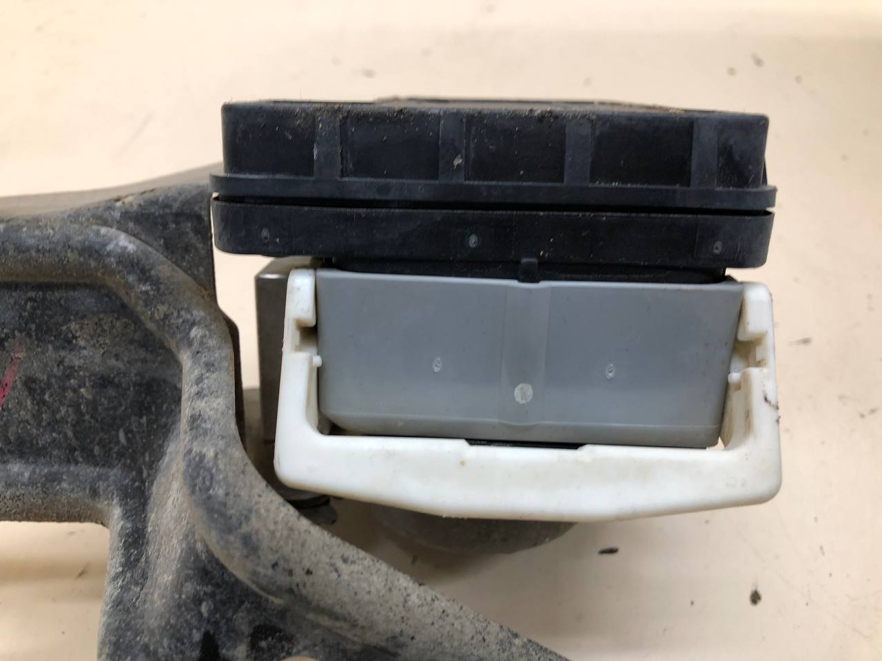Блок ABS (насос) Mitsubishi Lancer 9  (CS/Classic) 2000-2011
