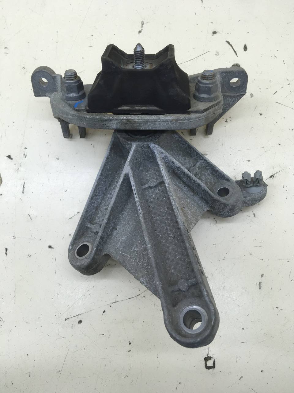 Кронштейн КПП Nissan Almera 3 (G11, G15) 2012> Кронштейн КПП Nissan Almera 3 (G11, G15) 2012>