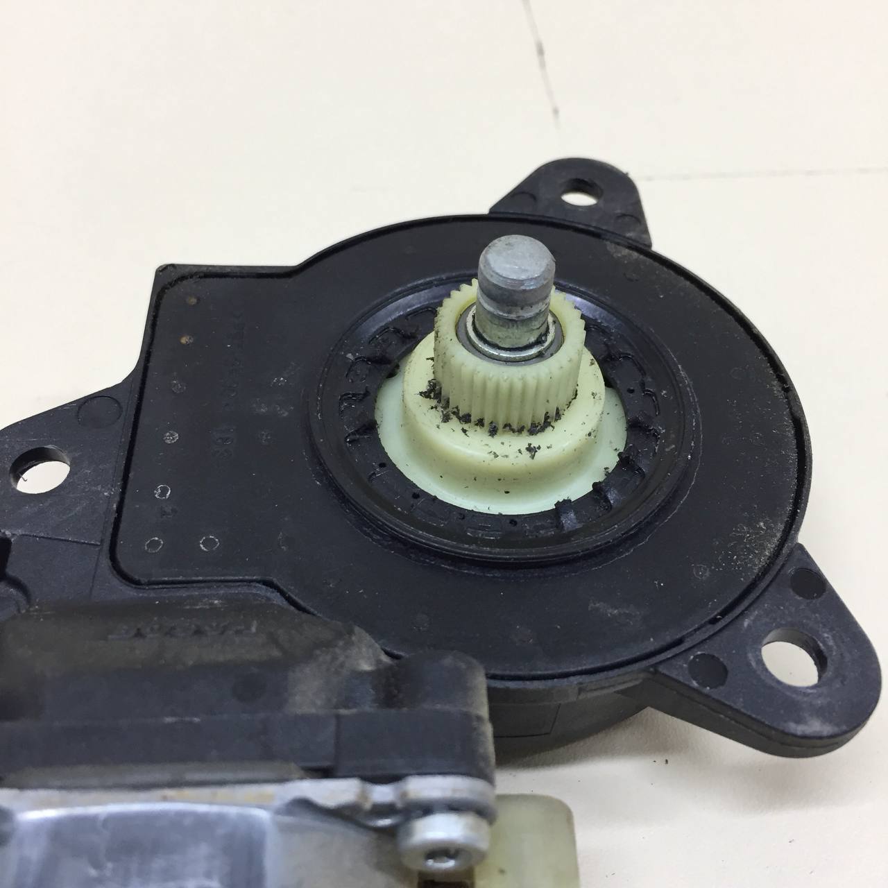 Моторчик стеклоподъемника Ford Fusion (JU) 2002-2012 Моторчик стеклоподъемника Ford Fusion (JU) 2002-2012
