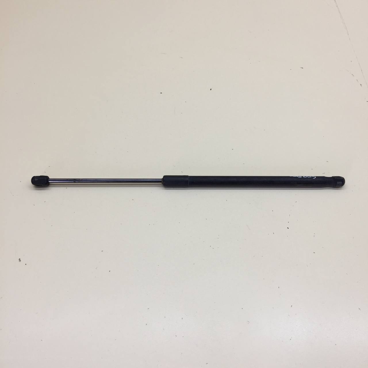 Амортизатор двери багажника Skoda Rapid 2012-2020