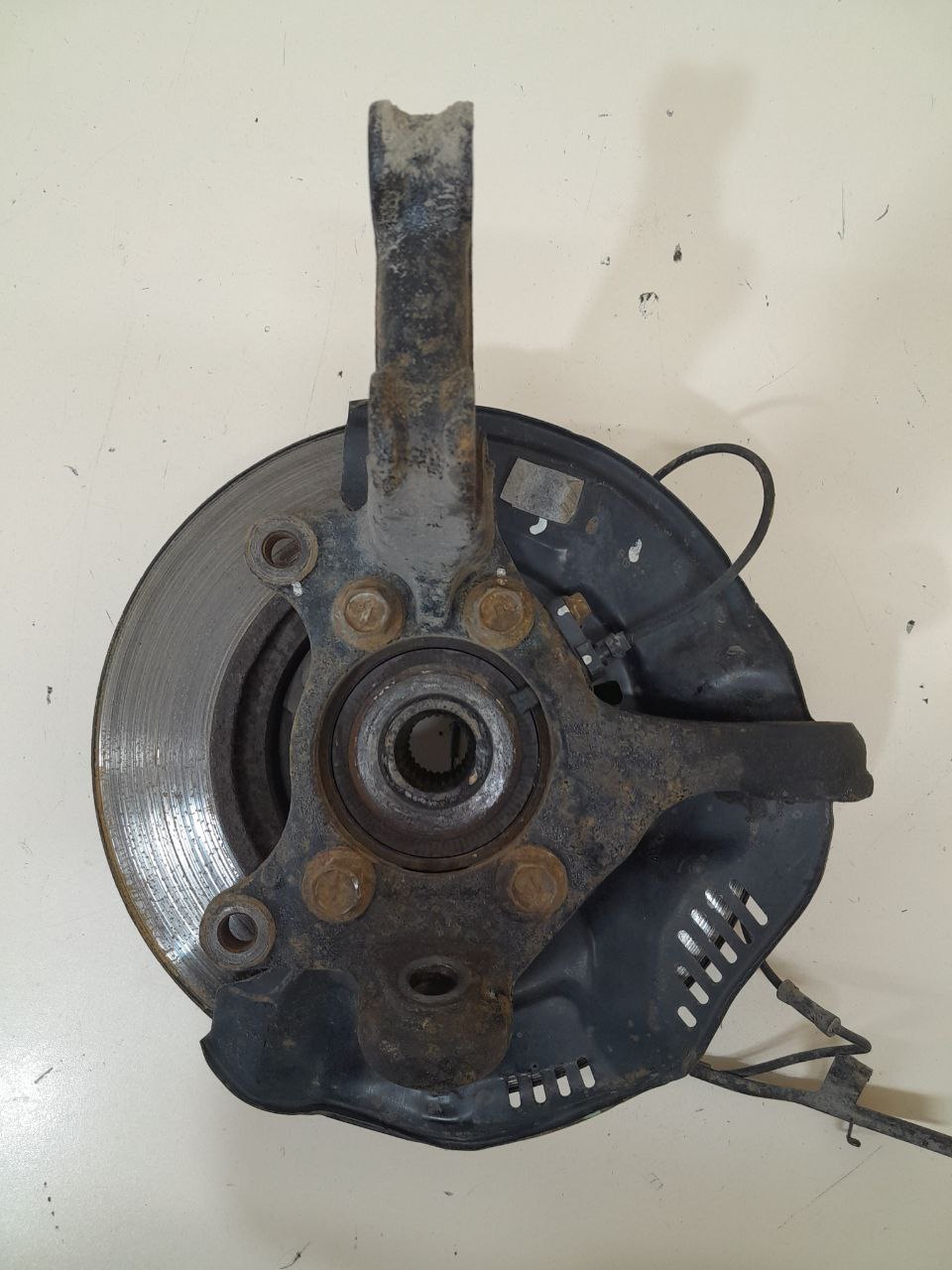 Кулак поворотный передний правый Toyota Corolla E150 2006-2013