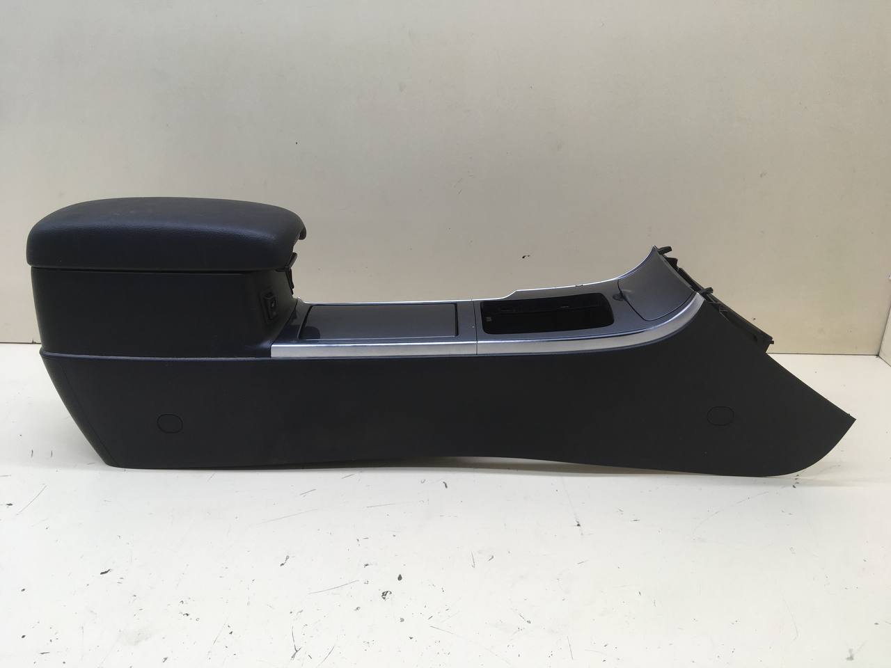 Консоль центральная Mazda Mazda 6 (GG) 2002-2007 Консоль центральная Mazda Mazda 6 (GG) 2002-2007