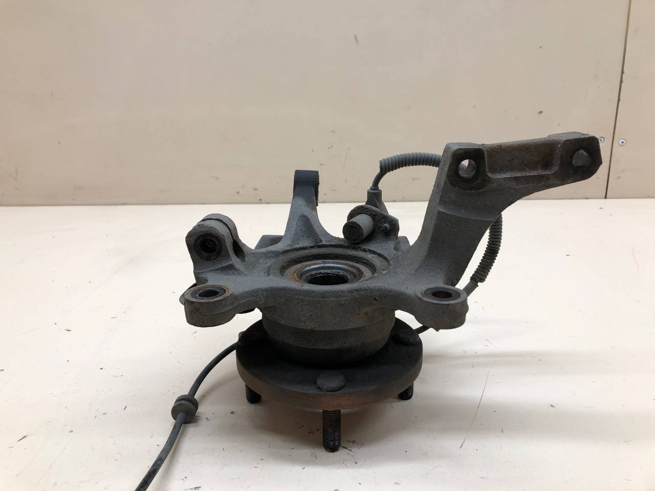 Кулак поворотный передний левый Chevrolet Lacetti (J200) 2003-2013