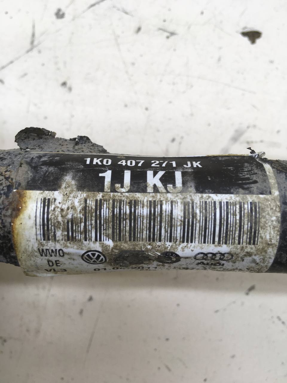 Полуось передняя левая Volkswagen Passat B7 2011-2015 Полуось передняя левая Volkswagen Passat B7 2011-2015