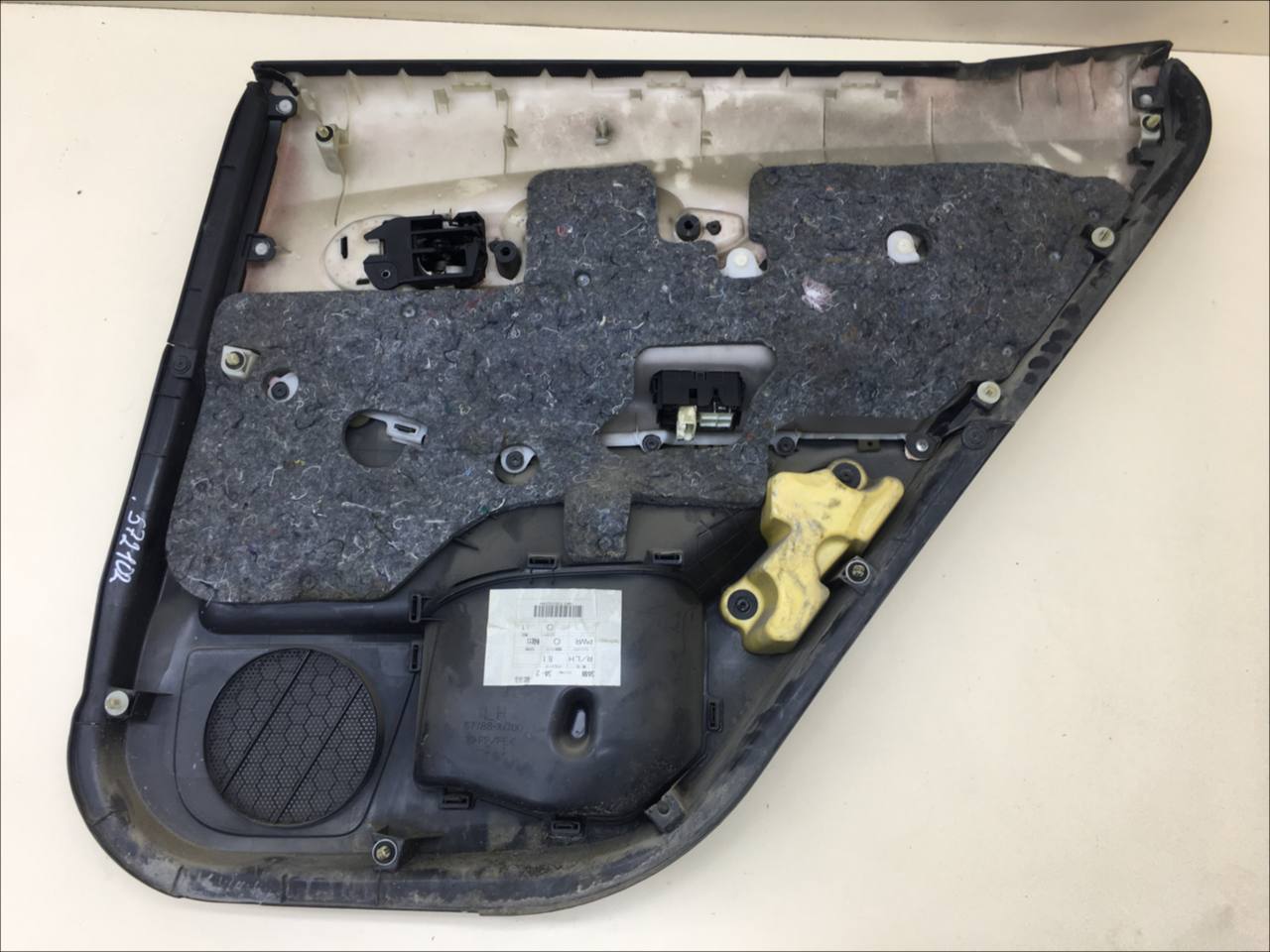 Обшивка двери задней левой Toyota Auris (E150) 2006-2012