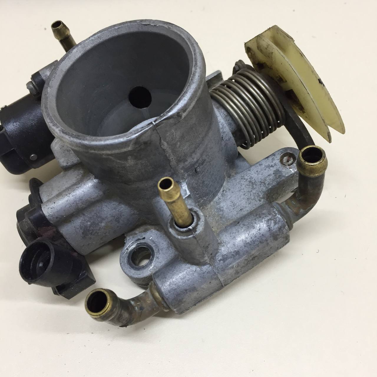 Заслонка дроссельная механическая Lada Priora 2007-2018