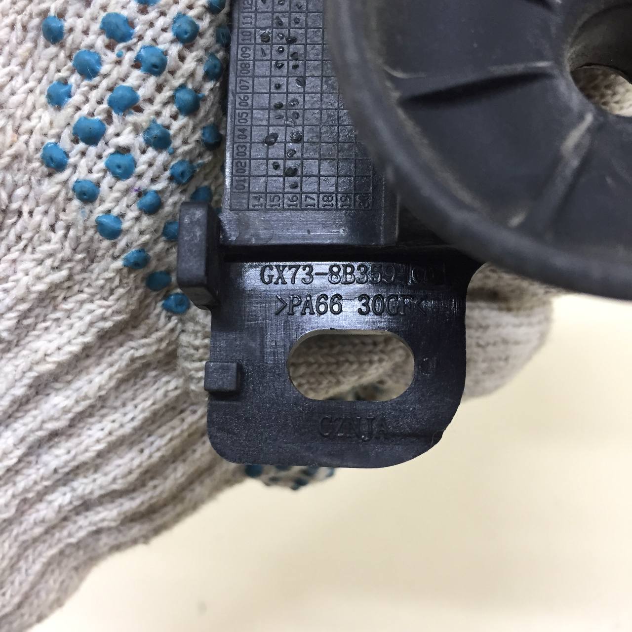 Кронштейн радиатора Jaguar XE (760) 2014-2021