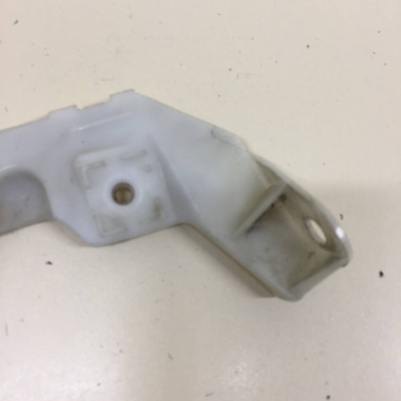Кронштейн заднего бампера правый Mazda Mazda 6 (GG) 2002-2007