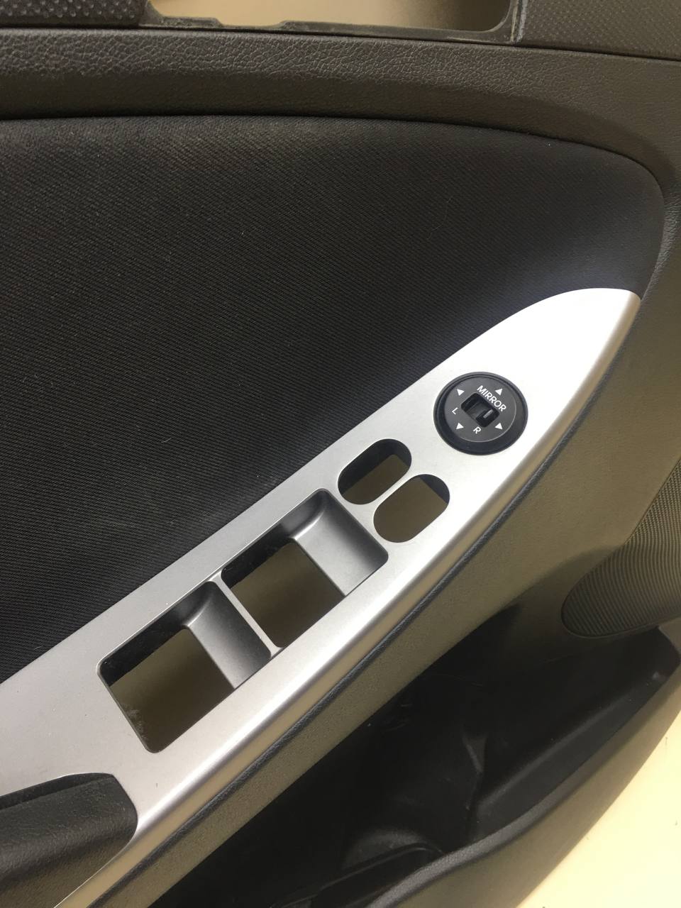 Обшивка двери передней левой Hyundai Solaris (RB) 2010-2017