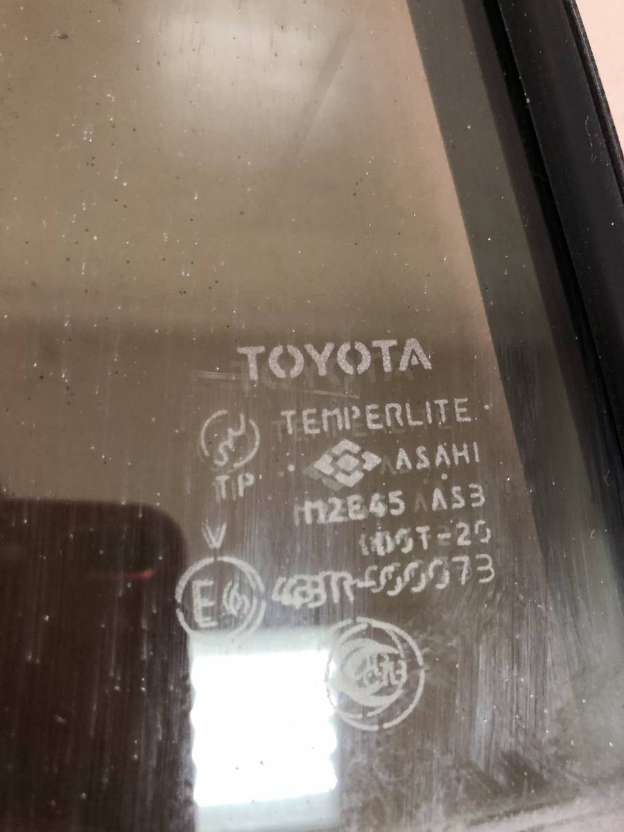 Стекло двери задней левой (форточка) Toyota Land Cruiser (J100) 1998-2007
