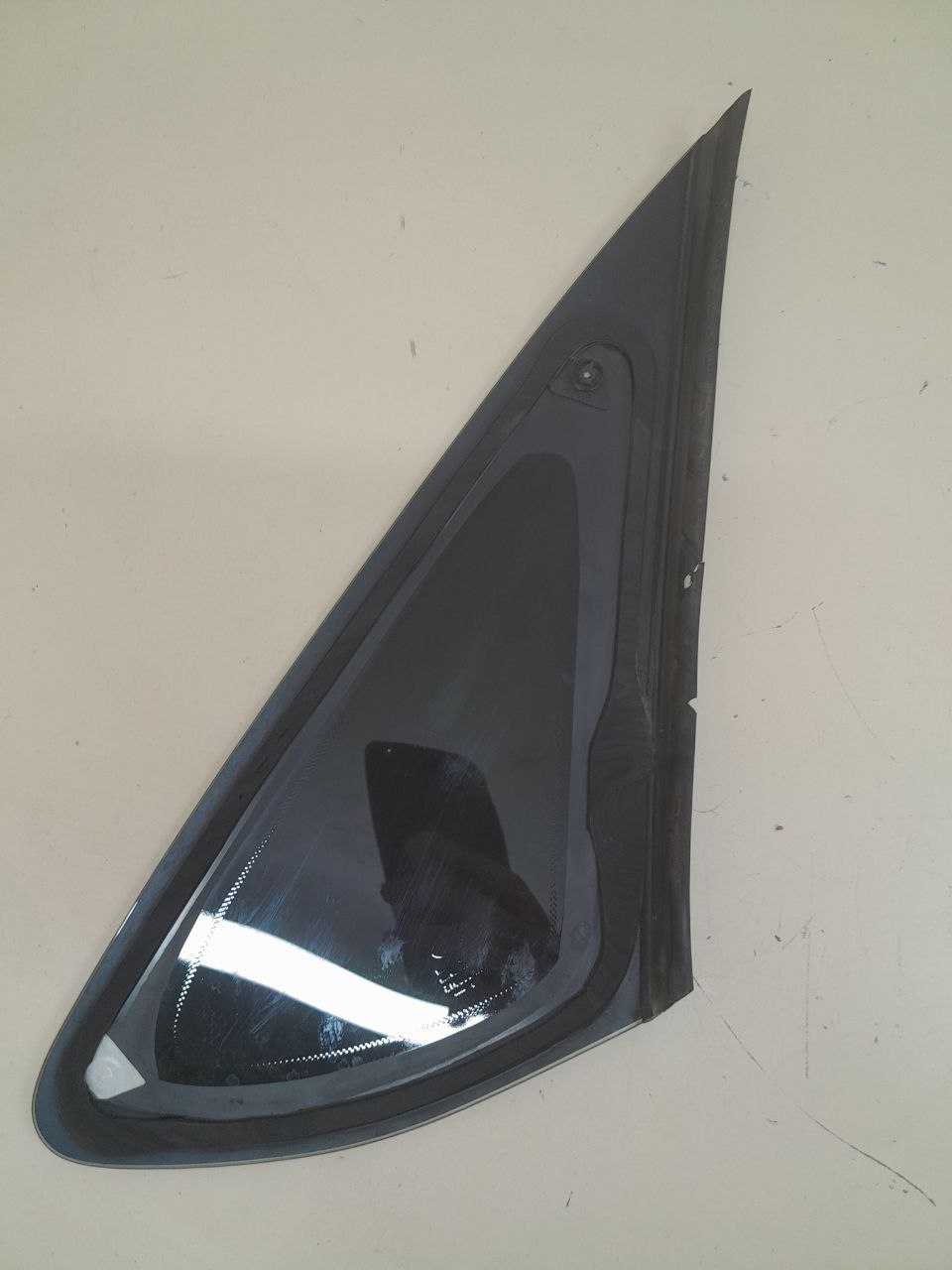 Стекло кузовное глухое левое Ford Focus 2 (DB) 2008-2011