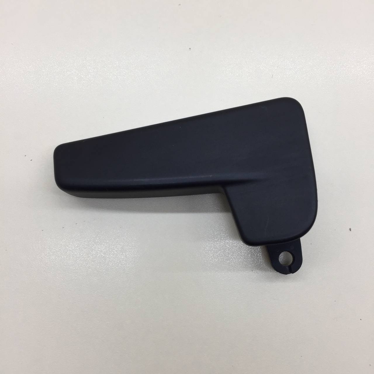 Ручка открывания капота Volkswagen Polo (MK5) 2011-2020 Ручка открывания капота Volkswagen Polo (MK5) 2011-2020