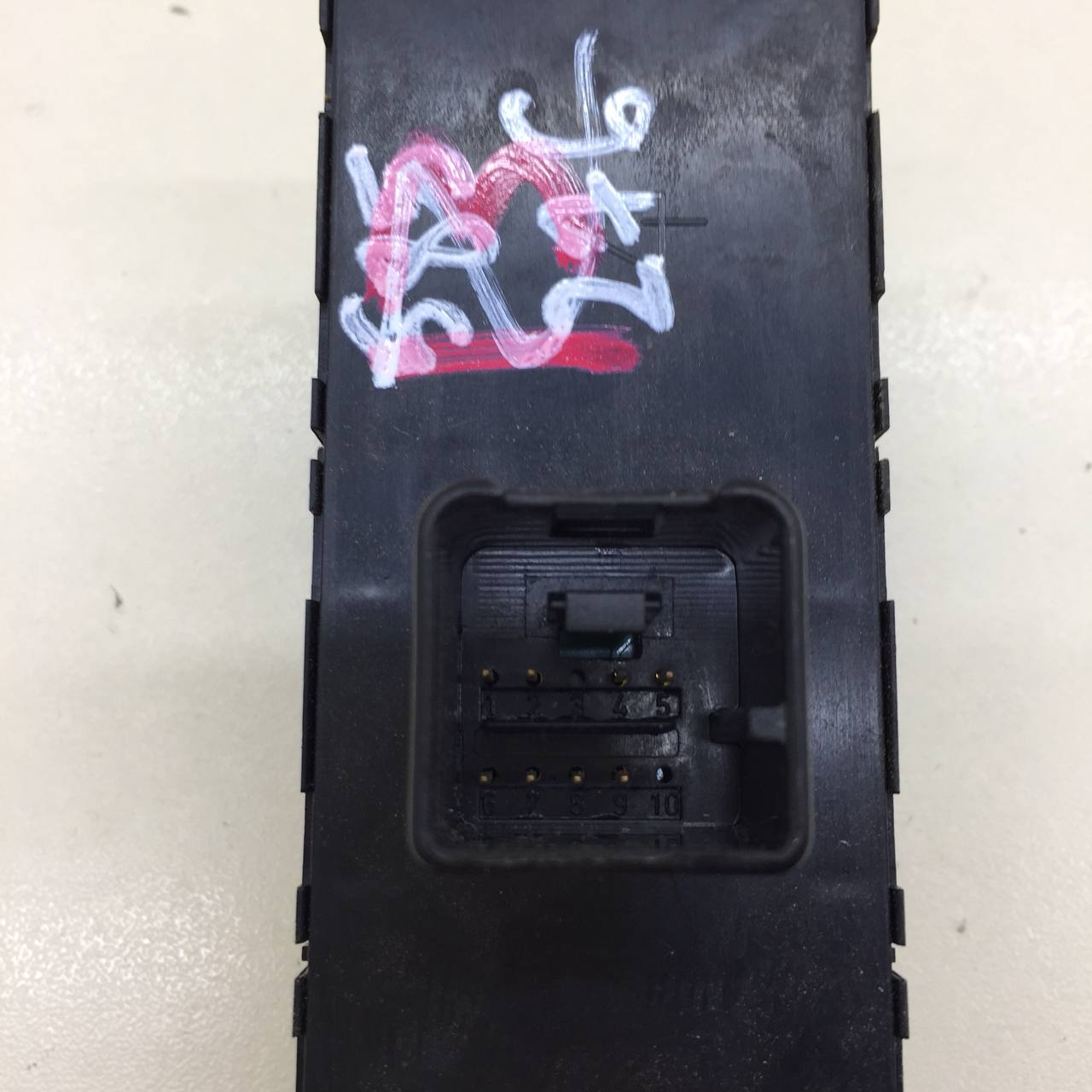 Блок управления стеклоподъемниками Volkswagen Jetta (A6) 2010-2019