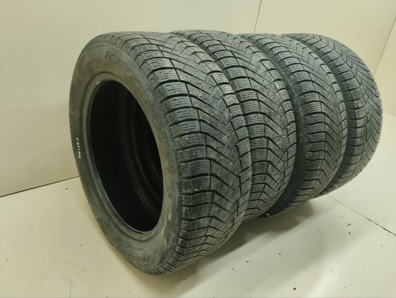 Шины к-кт R17 Зимние нешипованные PIRELLI ICE ZERO