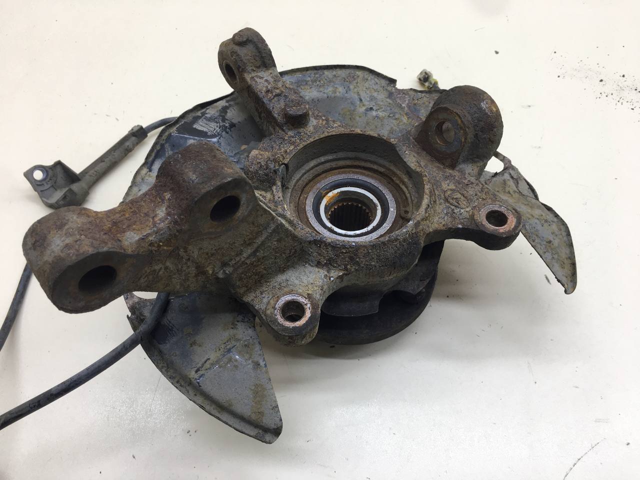 Кулак поворотный передний правый Lifan Solano 1 2008-2016