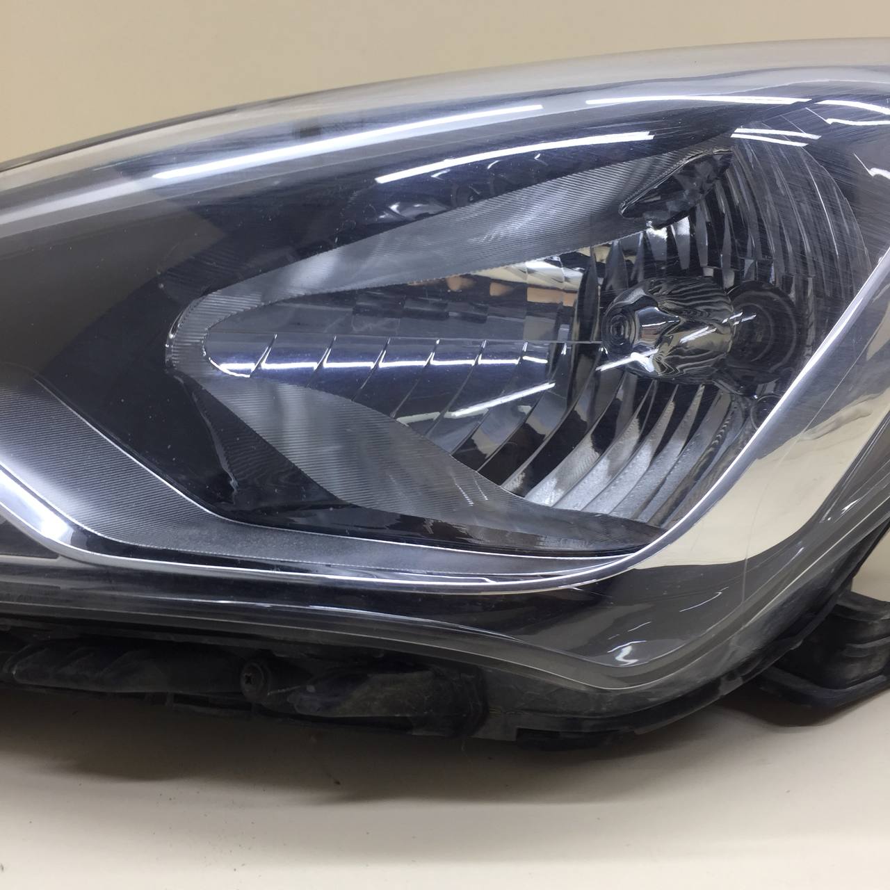 Фара левая Hyundai Solaris (RB) 2010-2017