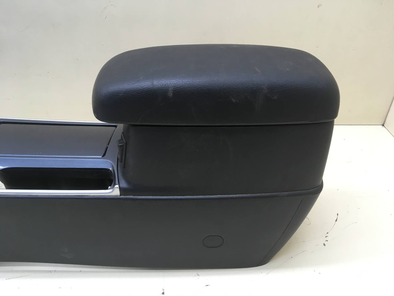 Консоль центральная Mazda Mazda 6 (GG) 2002-2007 Консоль центральная Mazda Mazda 6 (GG) 2002-2007