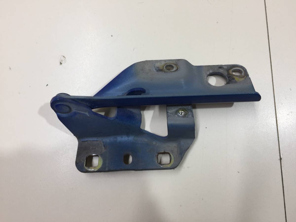 Петля капота правая Nissan Almera Classic (B10) 2006-2013