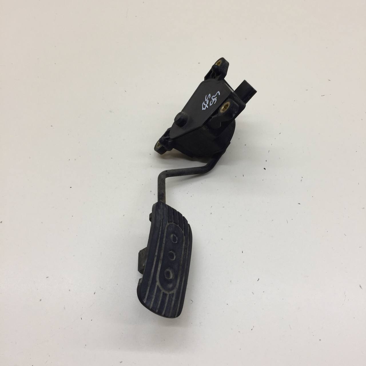 Педаль газа Nissan Tiida (C11) 2007-2014 Педаль газа Nissan Tiida (C11) 2007-2014