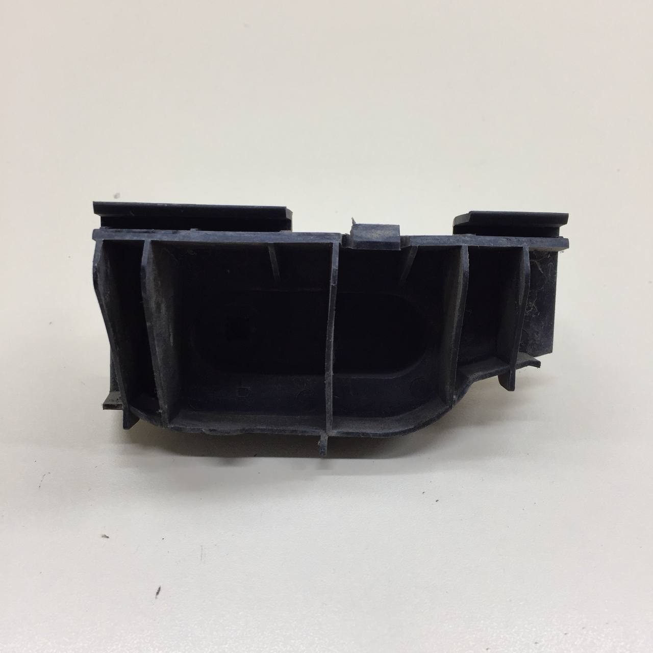 Кронштейн заднего бампера правый Toyota Corolla E120 2001-2007