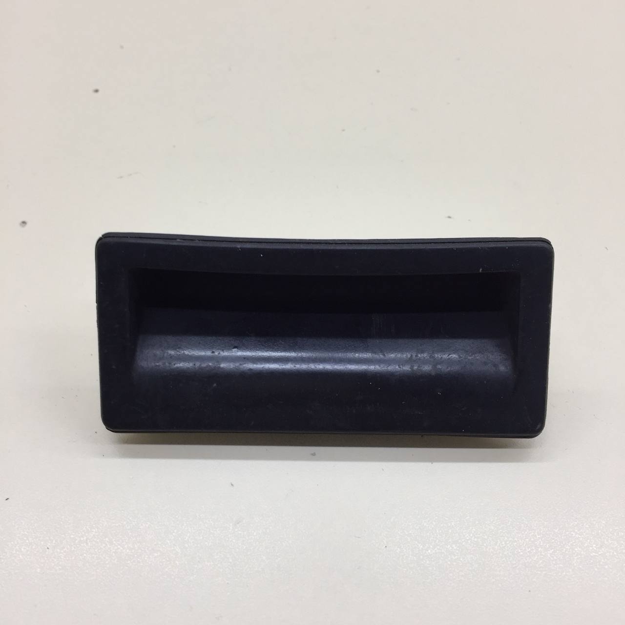Кнопка открывания багажника Volkswagen Jetta (A6) 2010-2019 Кнопка открывания багажника Volkswagen Jetta (A6) 2010-2019