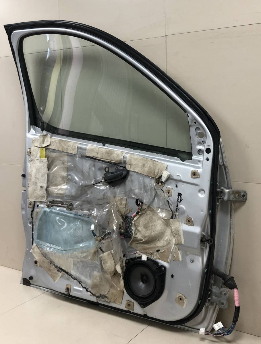 Дверь передняя левая Toyota Verso (XP20) 1999-2006
