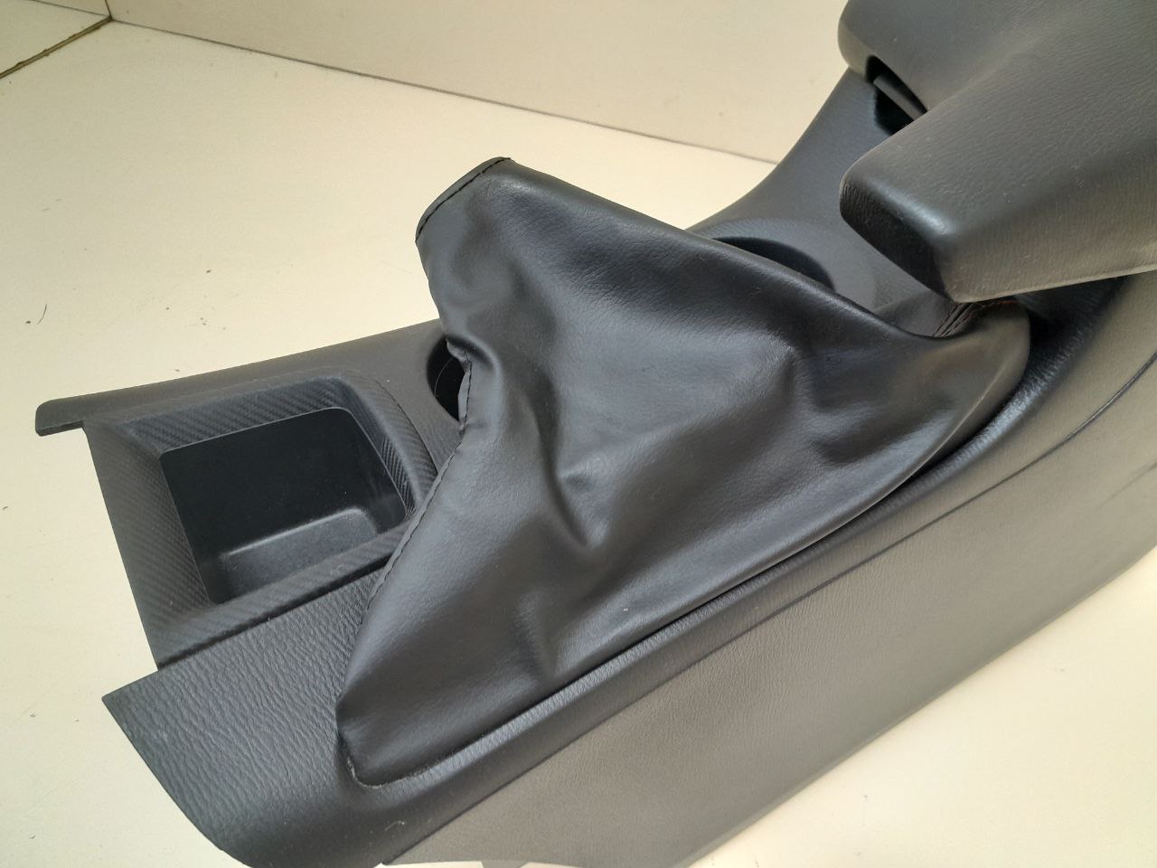 Консоль центральная Mazda Mazda 3 (BM) 2013-2016 Консоль центральная Mazda Mazda 3 (BM) 2013-2016
