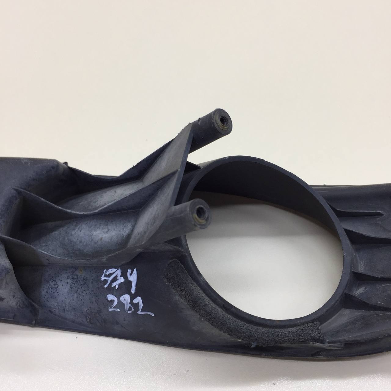 Рамка противотуманной фары правой Toyota Auris (E150) 2006-2012