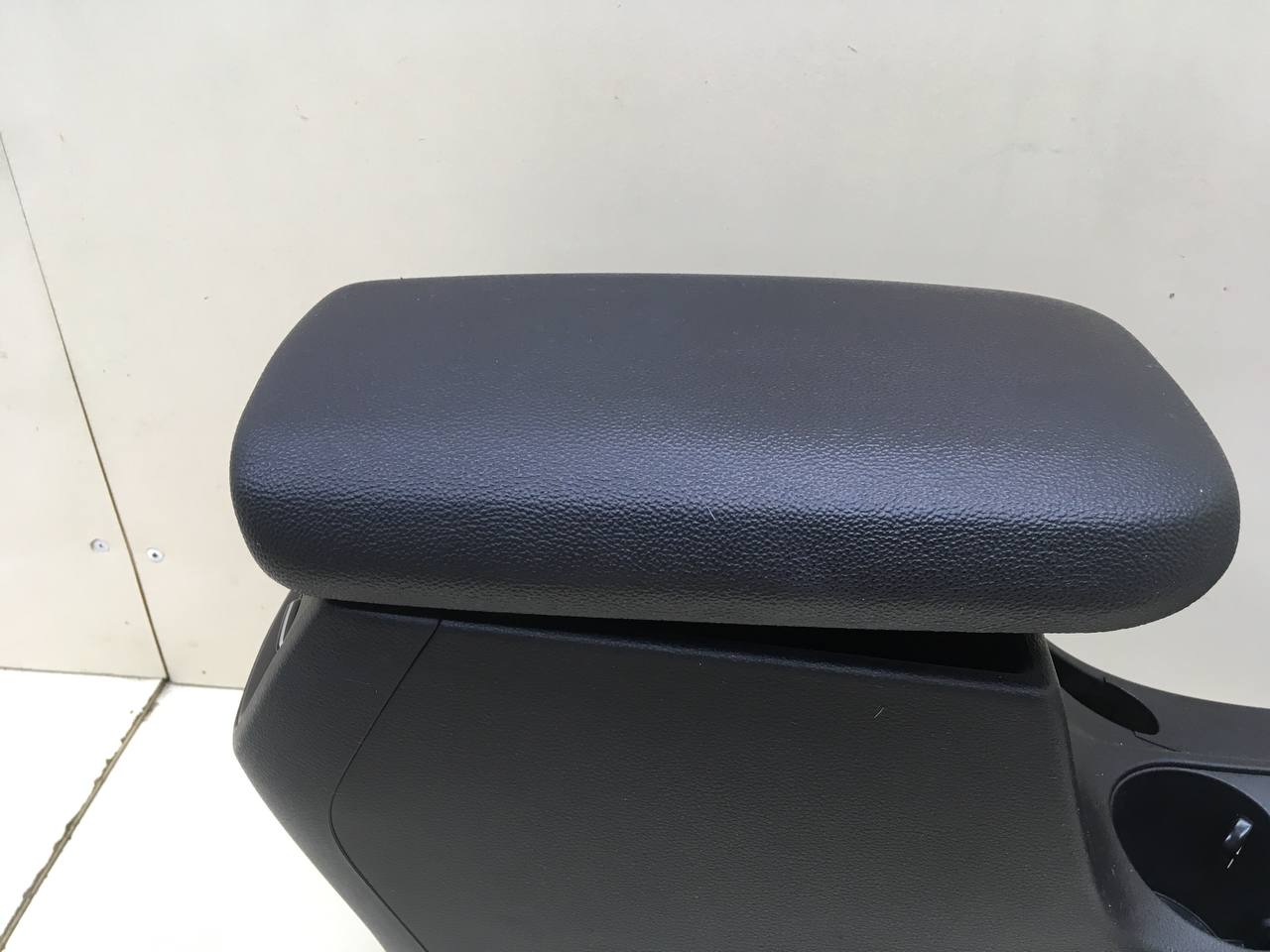 Консоль центральная Kia Cerato (BD) 2018-2022 Консоль центральная Kia Cerato (BD) 2018-2022