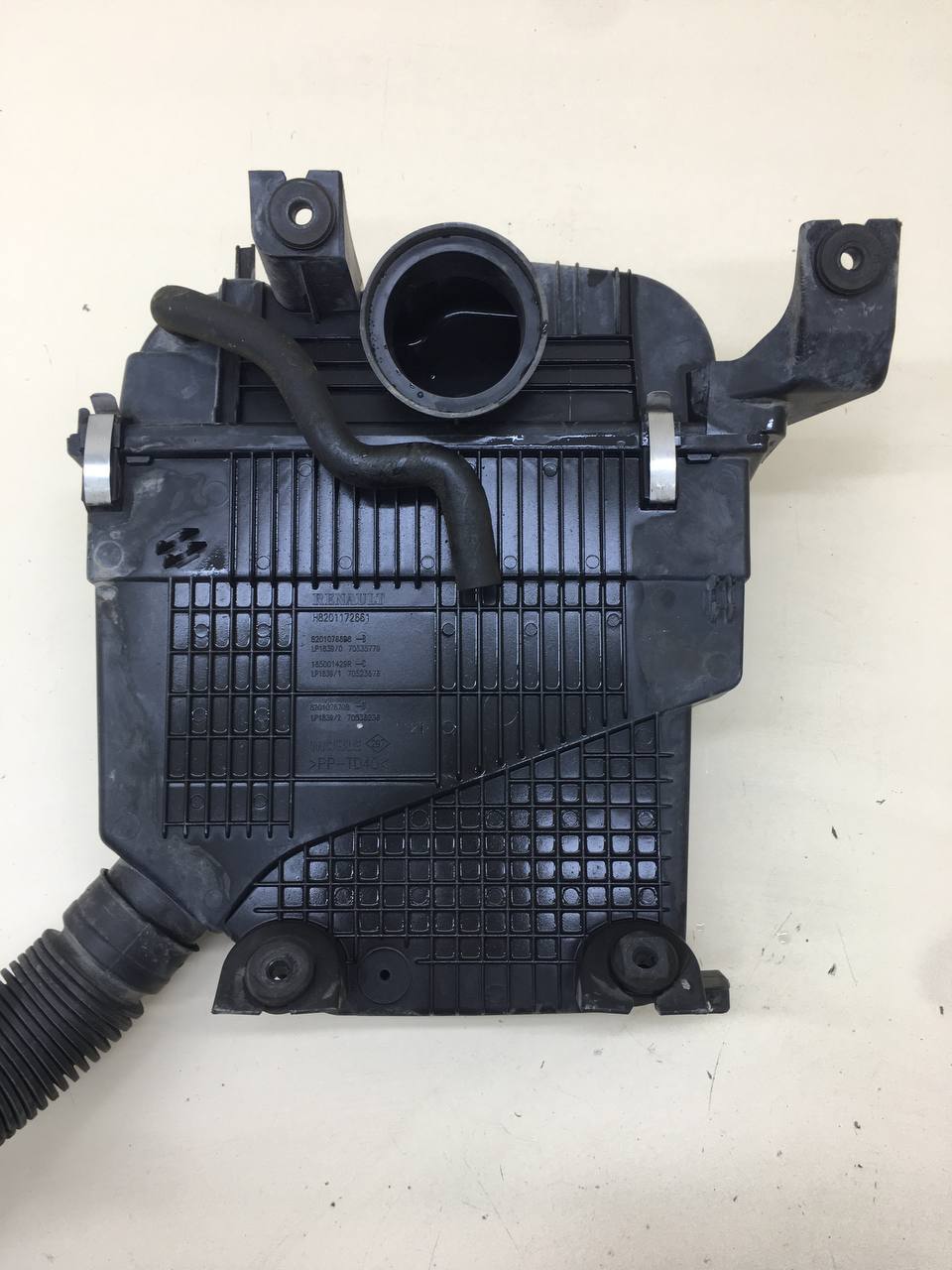 Корпус воздушного фильтра Renault Sandero 2009-2014