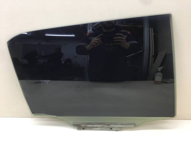 Стекло двери задней правой Toyota Auris (E150) 2006-2012