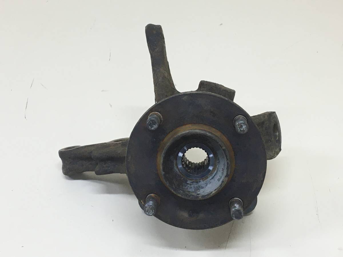 Кулак поворотный передний левый Nissan Almera (N16) 2000-2006