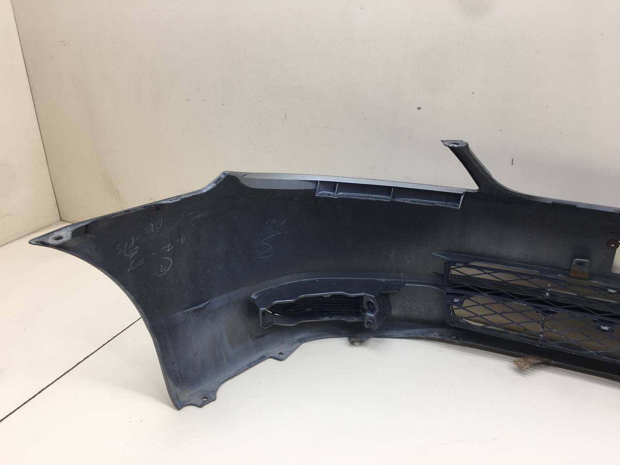 Бампер передний Toyota Corolla E120 2001-2007