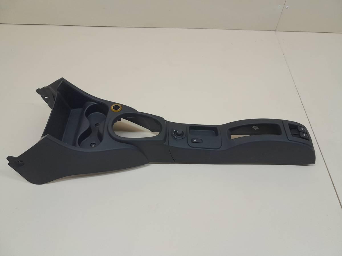 Консоль центральная Renault Logan (1) 2005-2014 Консоль центральная Renault Logan (1) 2005-2014