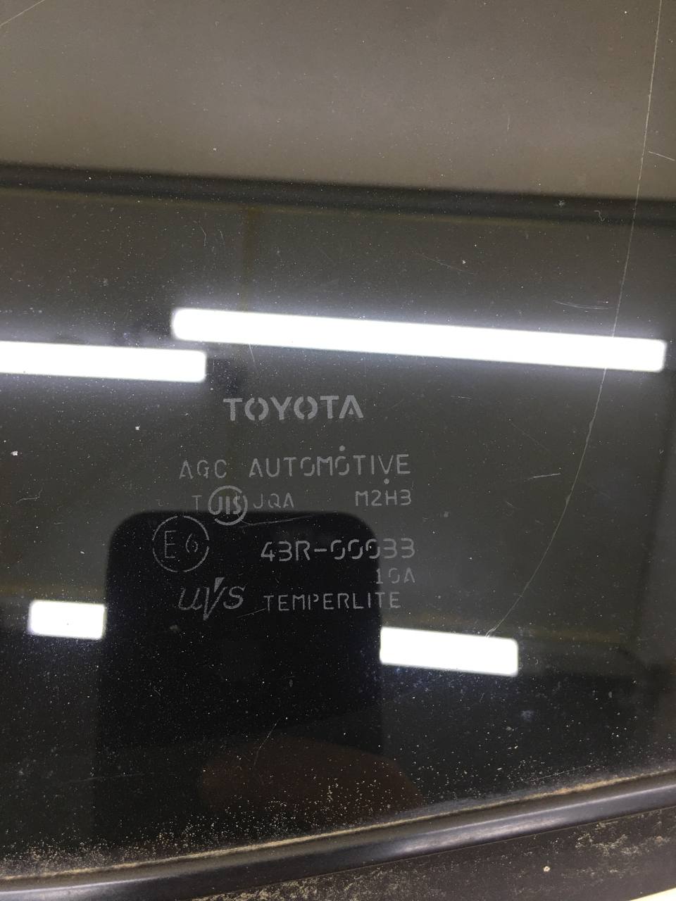 Стекло кузовное глухое левое Toyota Auris (E150) 2006-2012