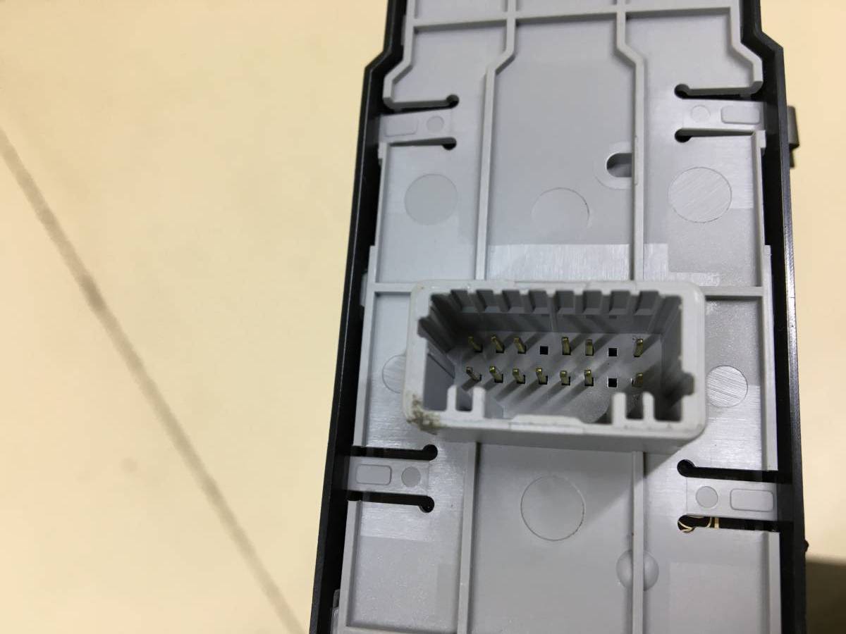 Блок управления стеклоподъемниками Renault Laguna (3) 2008-2015