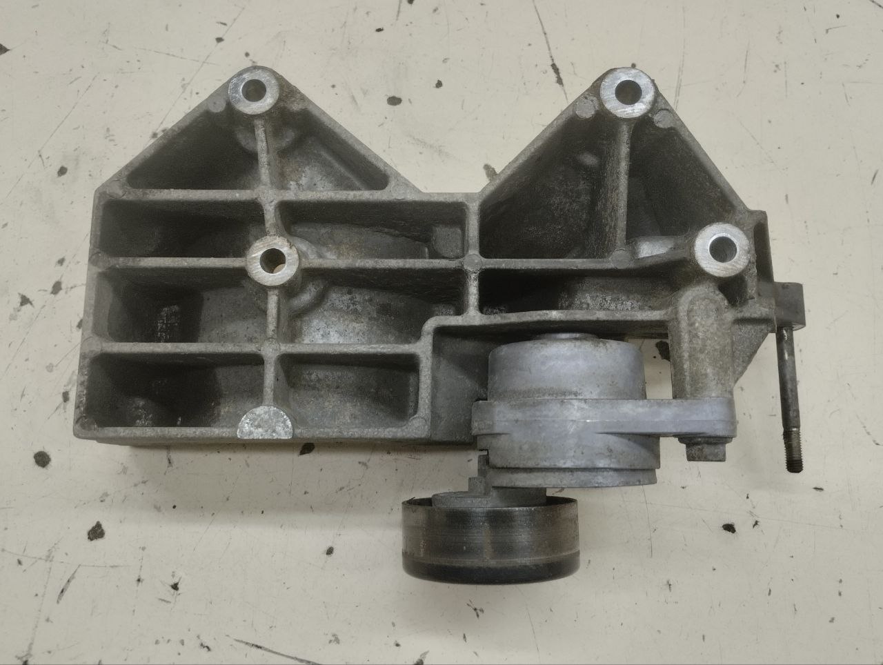Кронштейн генератора Chevrolet Lacetti (J200) 2003-2013 Кронштейн генератора Chevrolet Lacetti (J200) 2003-2013