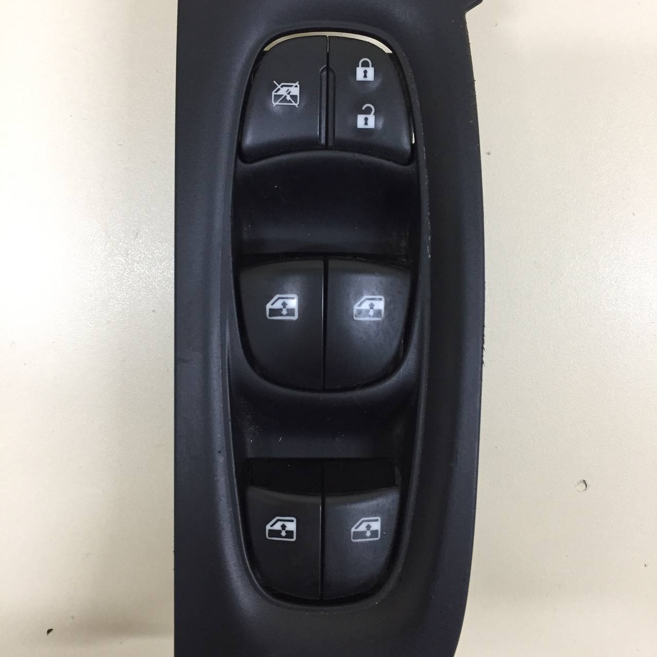 Блок управления стеклоподъемниками Nissan Qashqai (J11) 2014> Блок управления стеклоподъемниками Nissan Qashqai (J11) 2014>
