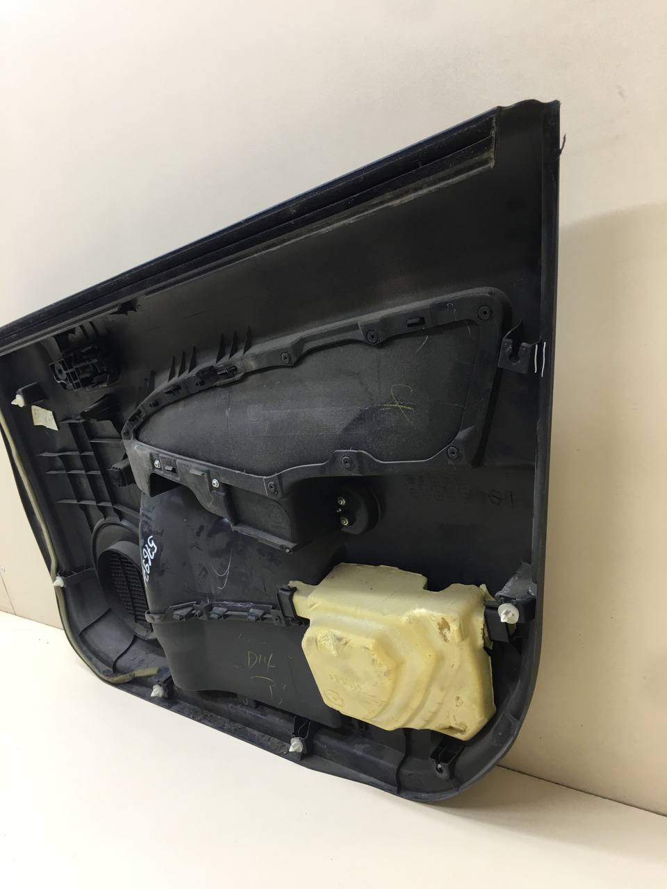 Обшивка двери передней левой Mazda Mazda 2 (DE) 2007-2014