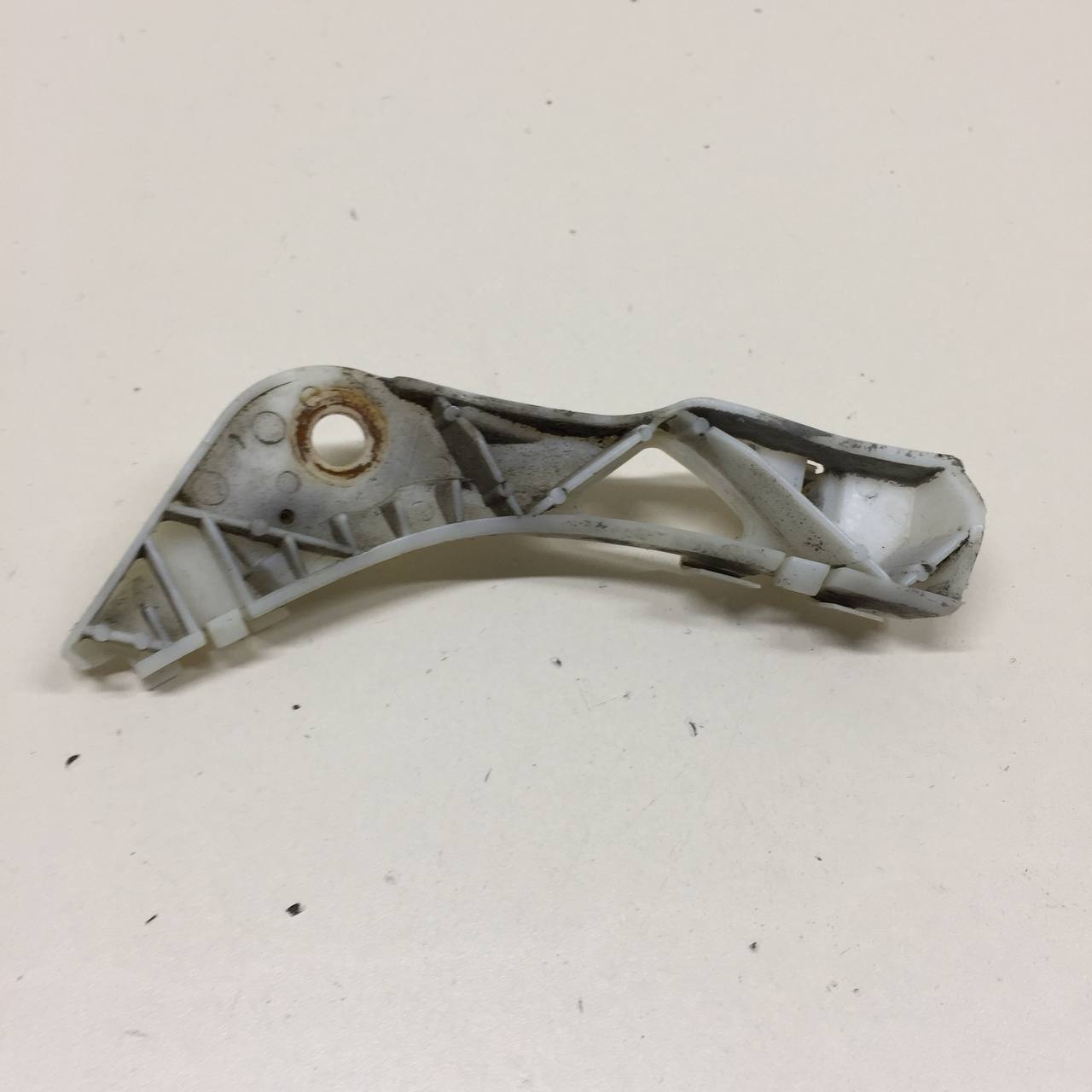 Кронштейн переднего бампера правый Mazda Mazda 6 (GG) 2002-2007