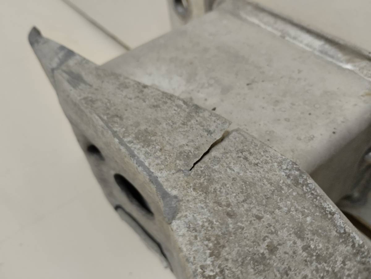 Усилитель заднего бампера Opel Astra J 2010-2017