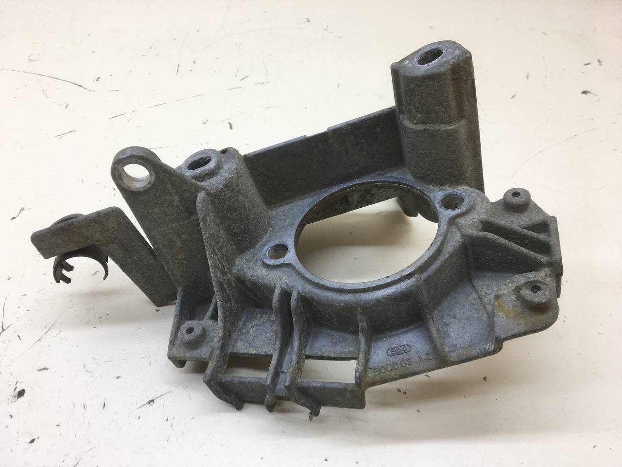 Кронштейн опоры КПП Renault Symbol (2) 2008-2012