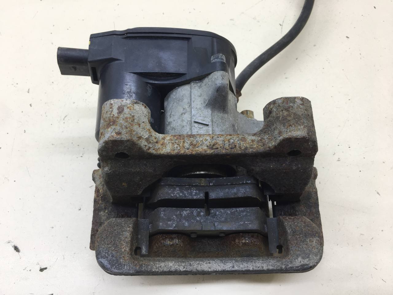 Суппорт задний правый Hyundai i40 (VF) 2011>