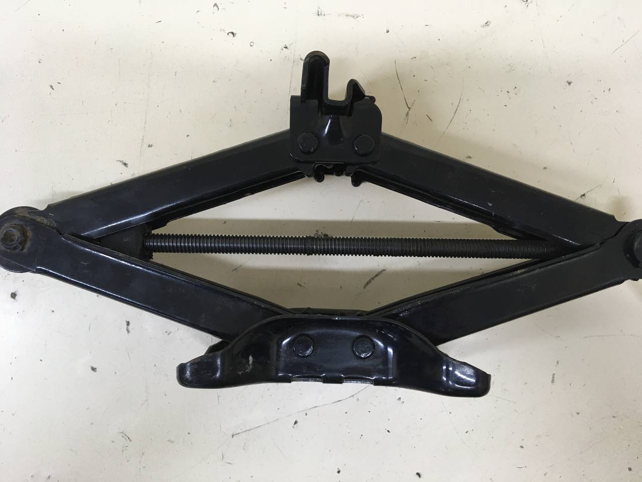 Домкрат Ford Focus 2 (DB) 2008-2011 Домкрат Ford Focus 2 (DB) 2008-2011
