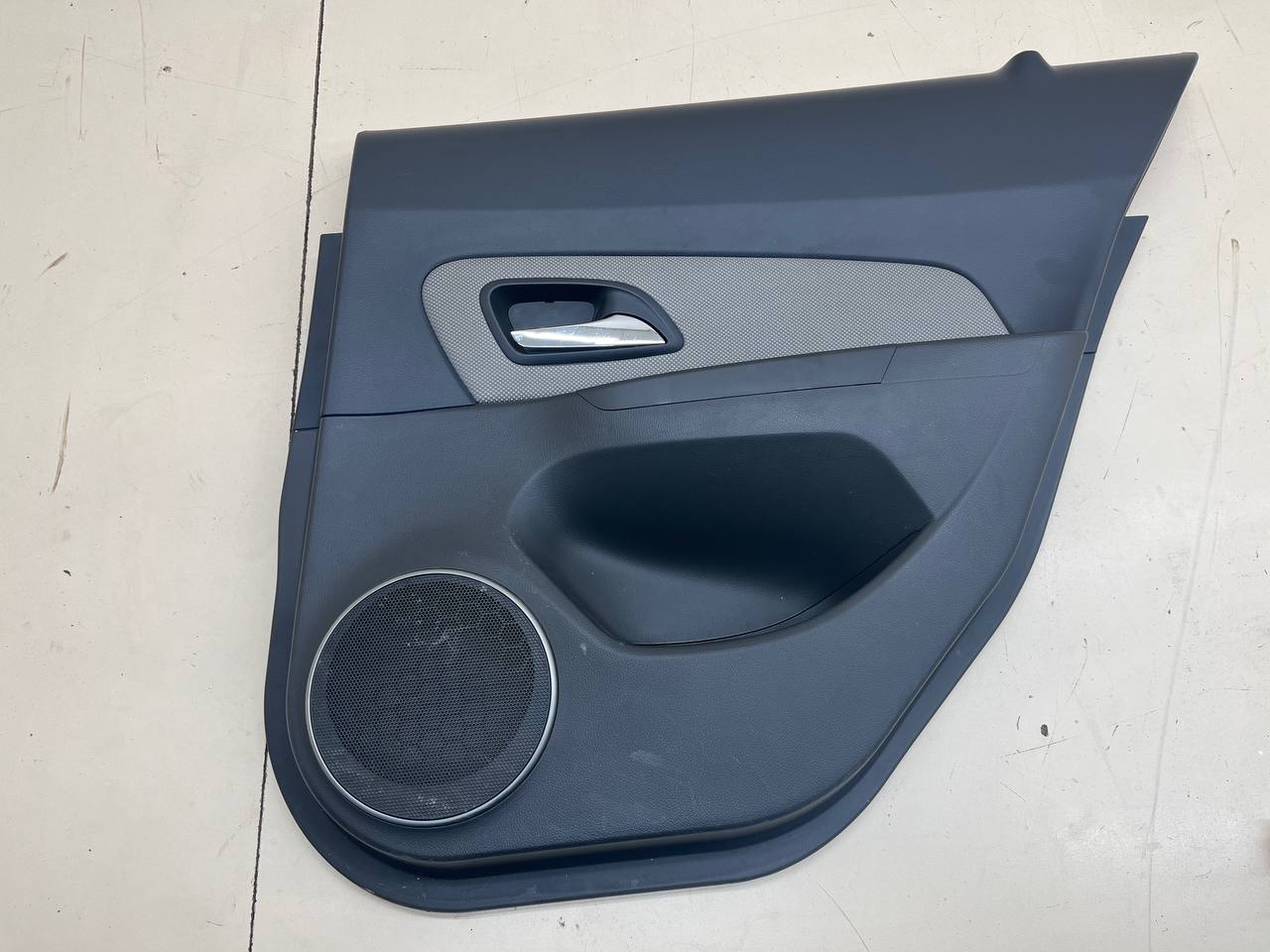 Обшивка двери задней правой Chevrolet Cruze (J300) 2009-2016