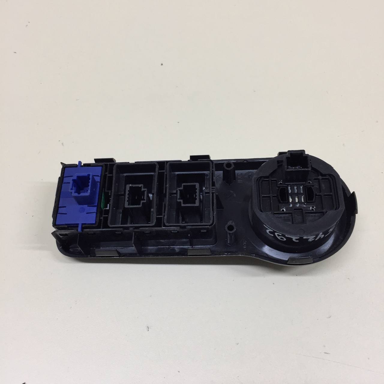 Блок кнопок Renault Duster (HSA, HSM) 2012> Блок кнопок Renault Duster (HSA, HSM) 2012>