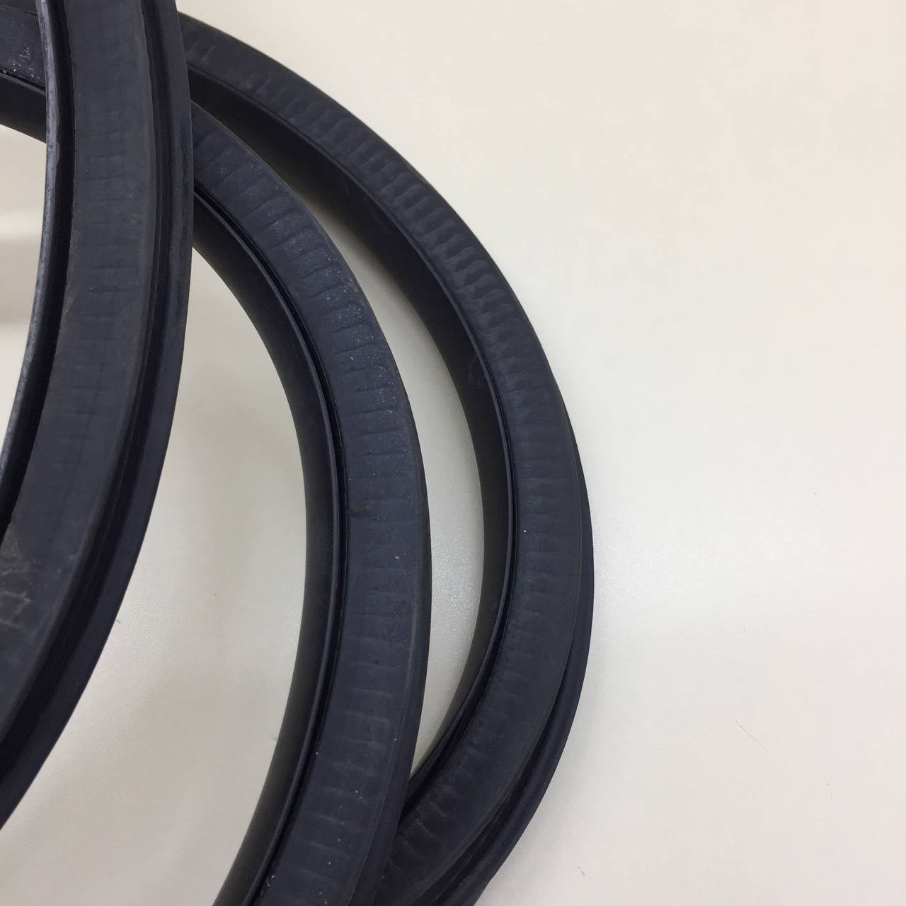 Уплотнитель проема двери задней правой Chevrolet Cruze (J300) 2009-2016